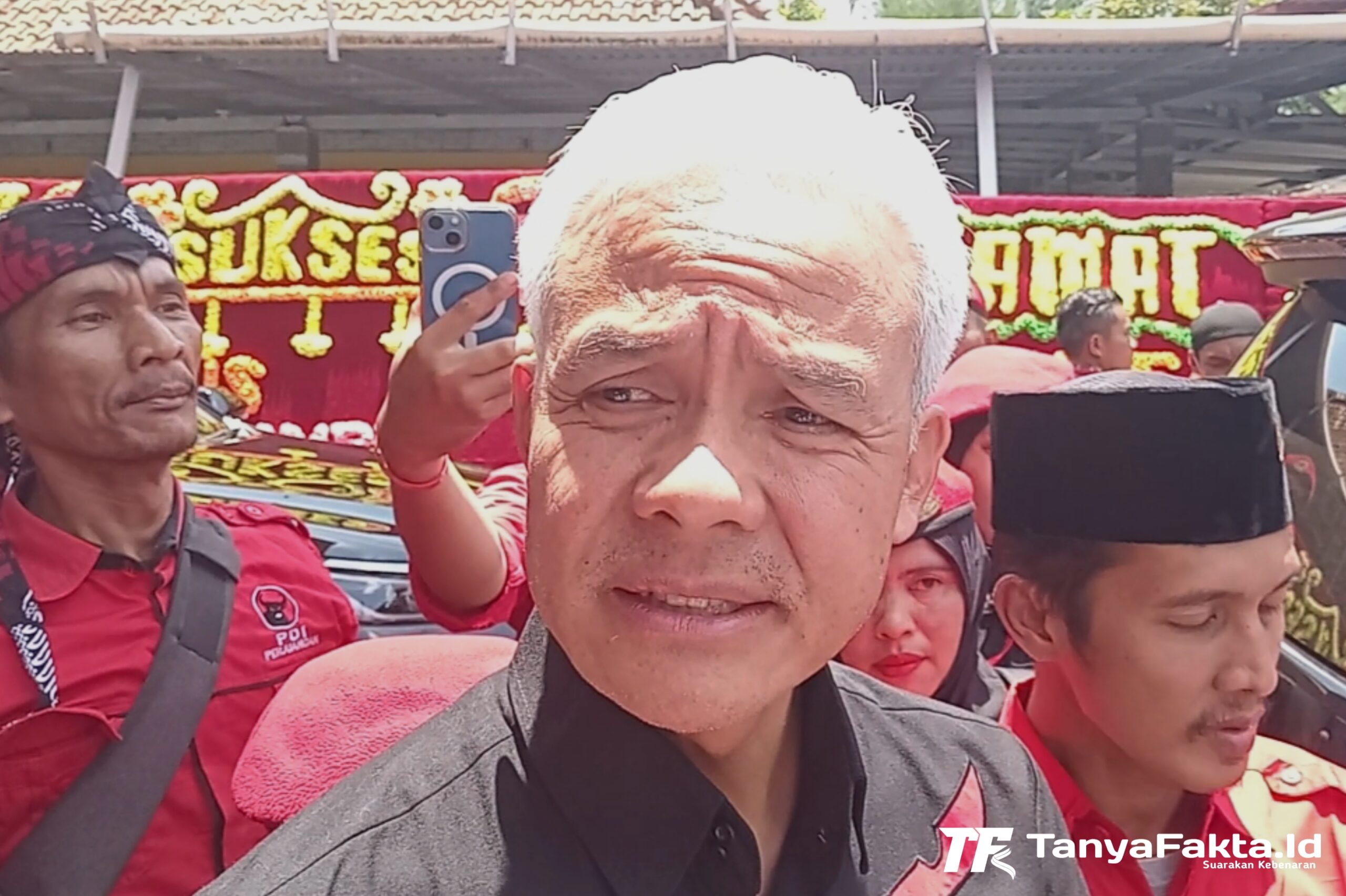 Ganjar Pranowo usai menghadiri rakerdasus DPD PDI P Jambi pada Kamis, (19/9/2024). [TanyaFakta.id/Jambi]