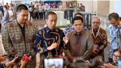 Presiden Joko Widodo saat menjawab pertanyaan awak media usai meresmikan Kantor Fédération Internationale de Basketball (FIBA) Indonesia di Menara Danareksa, Jakarta, pada Selasa, (17/9/2024). [TanyaFakta.id/BPMI Setpres/Muchlis Jr]