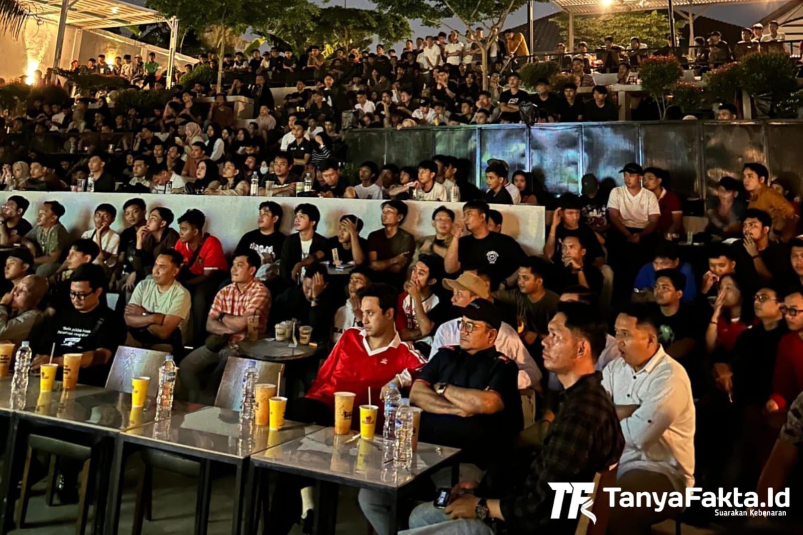 Calon Walikota dan Calon Wakil Walikota Jambi nomor urut 1, Maulana-Diza bersama generasi milenial Kota Jambi [TanyaFakta.id/Ist]