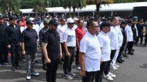 Dr. dr. H. Maulana, MKM, Walikota Jambi terpilih, bersama Diza Aljosha Hazra, Wakil Walikota Jambi terpilih, mengikuti baris- berbaris pada gladi kotor jelang pelantikan. [TanyaFakta.id/Ist]